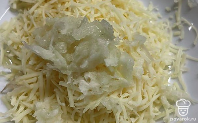 Добавить чеснок.