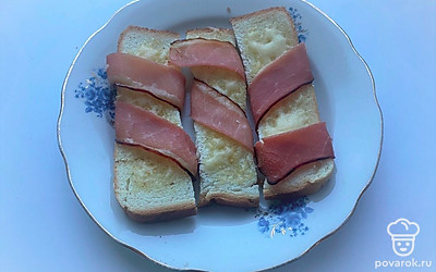 Уберите в духовку при 170 градусах на 10 минут.