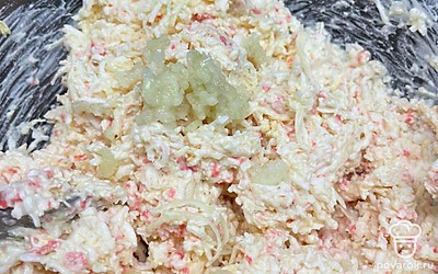 Все тщательно перемешать. Сформировать шарики.