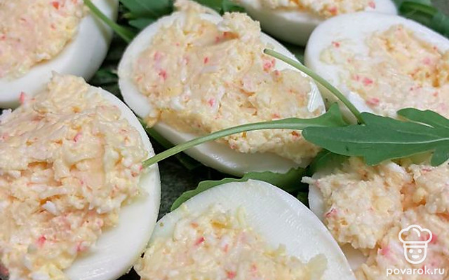 Теплая закуска из яиц с чесночком — Рецепт с фото