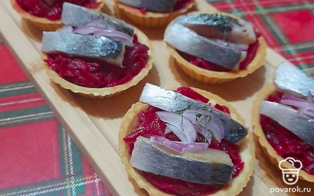 Новогодняя закуска с сельдью и свеклой — Рецепт с фото