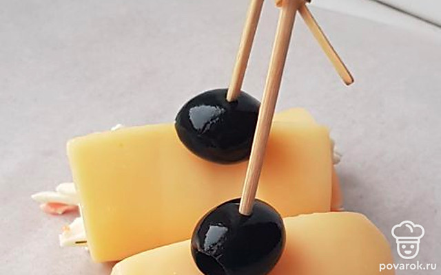 Пикантная закуска из сыра и корейской моркови — Рецепт с фото