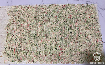 Начинку равномерно распределить по всему лавашу.