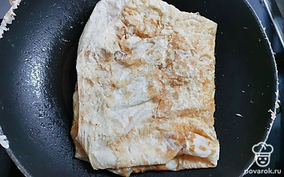 Аккуратно свернуть конвертом. 