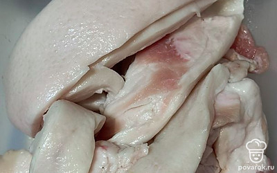 Сало хорошо промываем холодной водой.