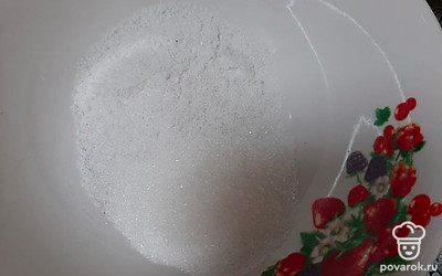 Смешиваем соль с сахаром в пропорции.