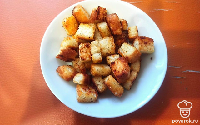 Хрустящие сухарики со вкусом шашлыка на сковороде — Рецепт с фото