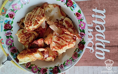 Цветная капуста в кляре не нуждается в соусе. Она хороша как в горячем, так и в холодном виде. Приятного аппетита!