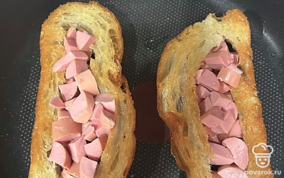 Добавляем колбасу.