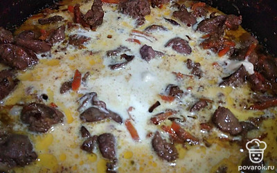 Добавить молоко, сливки.