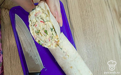 Разрезать пополам, завернуть в пакет или пленку. Убрать в холодильник.