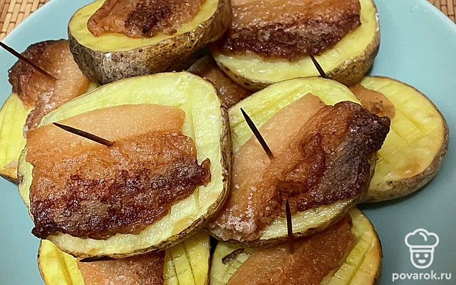 Закуска из запеченной картошки с салом — Рецепт с фото