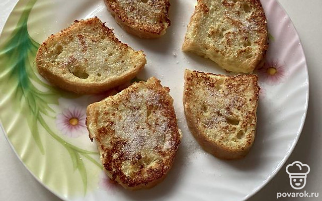 Гренки с яйцом и сахаром — Рецепт с фото