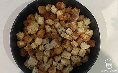 Запекаем 10 минут на верхнем нагреве. Достаем, пересыпаем в тарелку, готово. 