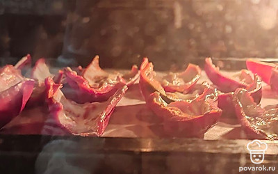 Ставим запекаться в разогретую до 180 градусов духовку примерно на 40 минут.