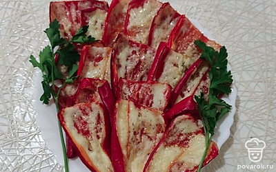 Закуска из болгарского перца отлично подходит к мясу, а также к гарнирам.