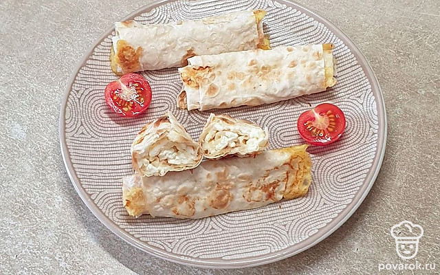 Трубочки из лаваша с творогом и сыром — Рецепт с фото