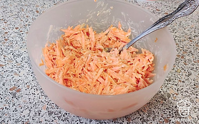 Тщательно перемешиваем. Закуска готова.