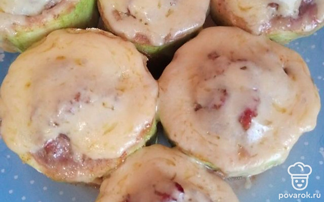 Кольца кабачков с фаршем под сырной шапочкой — Рецепт с фото