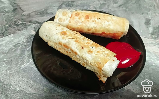 Быстрый хот-дог с сыром и соусом — Рецепт с фото