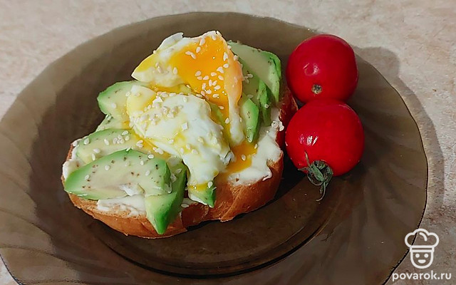 Авокадо-тост с кунжутом — Рецепт с фото
