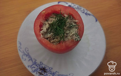 Подавайте порционно, украсив свежей зеленью.