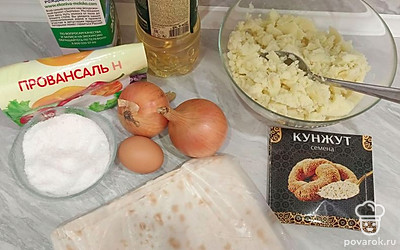 Подготавливаем все ингредиенты. У меня картофель был уже отварен. 