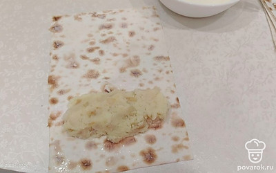 Кладем картофель.