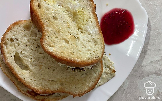 Тост в яйце — Рецепт с фото