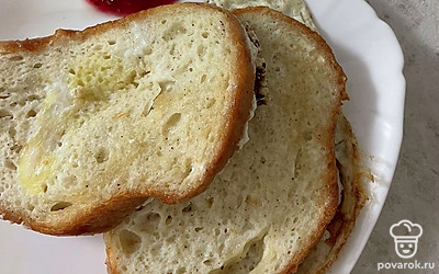 Подаем тост с любым вареньем.