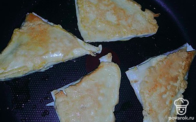 Поджарить на скорвороде с двух сторон. 