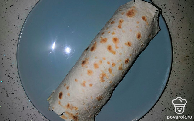 Рулет из лаваша с крабовыми палочками и вареным яйцом — Рецепт с фото