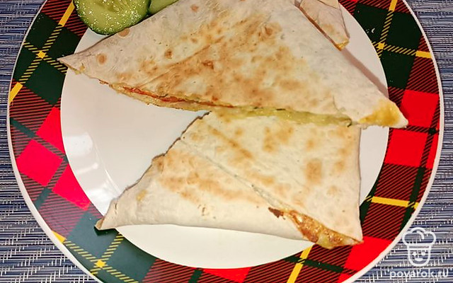 Лаваш с яйцом, сыром и томатом — Рецепт с фото