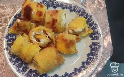 Заворачиваем кабачки в рулетики. 