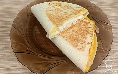 Эта закуска прекрасно подходит под чай, кофе или какао. Очень вкусный и сытный завтрак для всей семьи. 