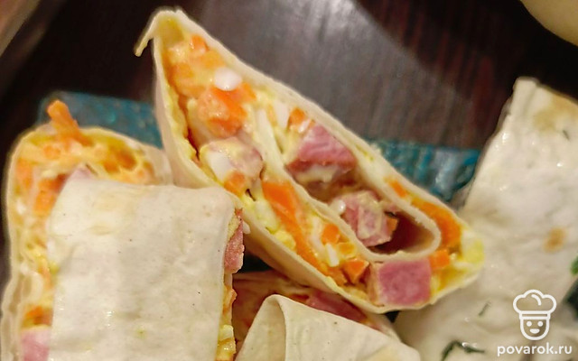 Рулет из лаваша с корейской морковкой — Рецепт с фото