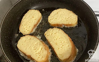 Жарить на капле масла с обеих сторон до золотистой корочки.