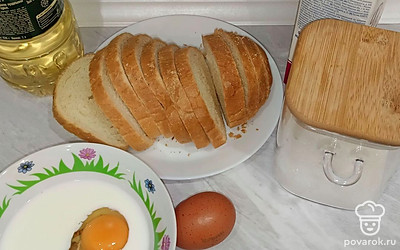 Подготовить все ингредиенты. Хлеб нарезать кусочками, если он целиковый.