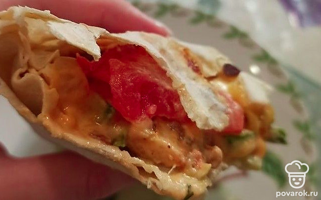 Шаурма домашняя с куриным филе, овощами и беконом — Рецепт с фото