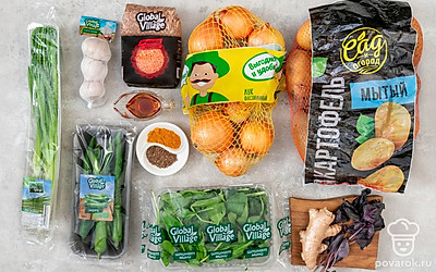 Лук и чеснок Global Village очистите от шелухи. Картофель «Выгодно и удобно» почистите и помойте. Промойте чечевицу Global Village и на час замочите в холодной воде. Промойте и обсушите свежую зелень.