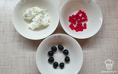 Подготовьте все ингредиенты. Ягоды аккуратно промойте проточной водой. 