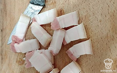 Нарезать кусочками.