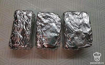 Завернуть в фольгу и убрать в холодильник на сутки. 