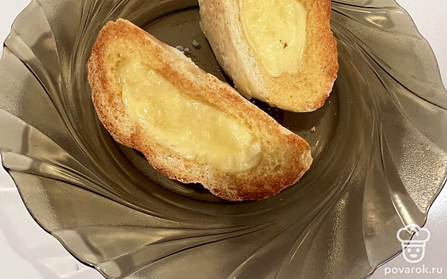 Батон, запеченный с сыром и яйцом — Рецепт с фото
