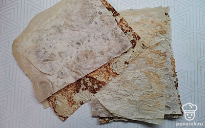 Лаваш нарезать на прямоугольники примерно 15 на 20 сантиметров. У меня получилось 8 штук. 