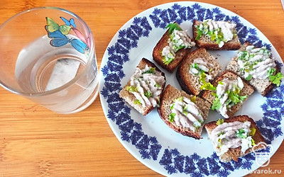 Подавайте порционно с любимыми напитками.