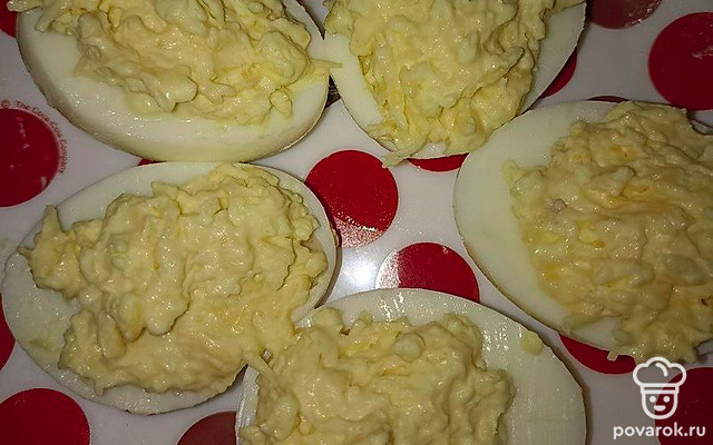 Фаршированные яйца к обеду — Рецепт с фото