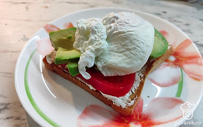 Завершает композицию яйцо пашот. 