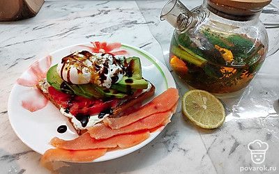 Тост очень сытный и вкусный! Можно подавать в тандеме с ветчиной или слабосоленой рыбкой. Приятного аппетита!