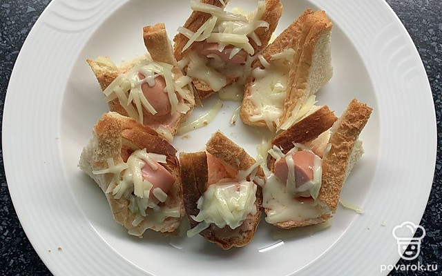 Горячая закуска из тостового хлеба — Рецепт с фото